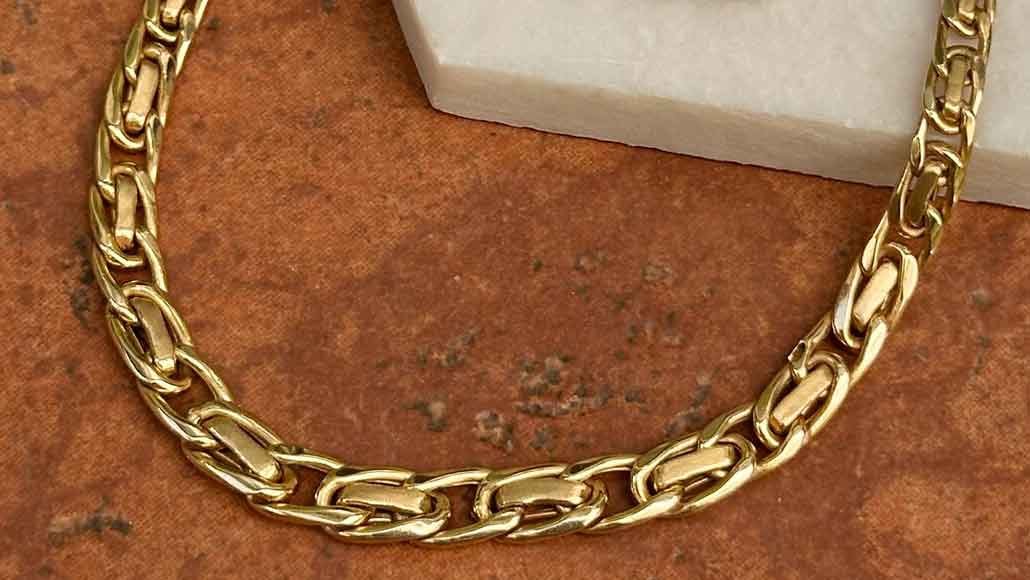 Estate gold jewelry, rings and chains in 14k to 18k gold